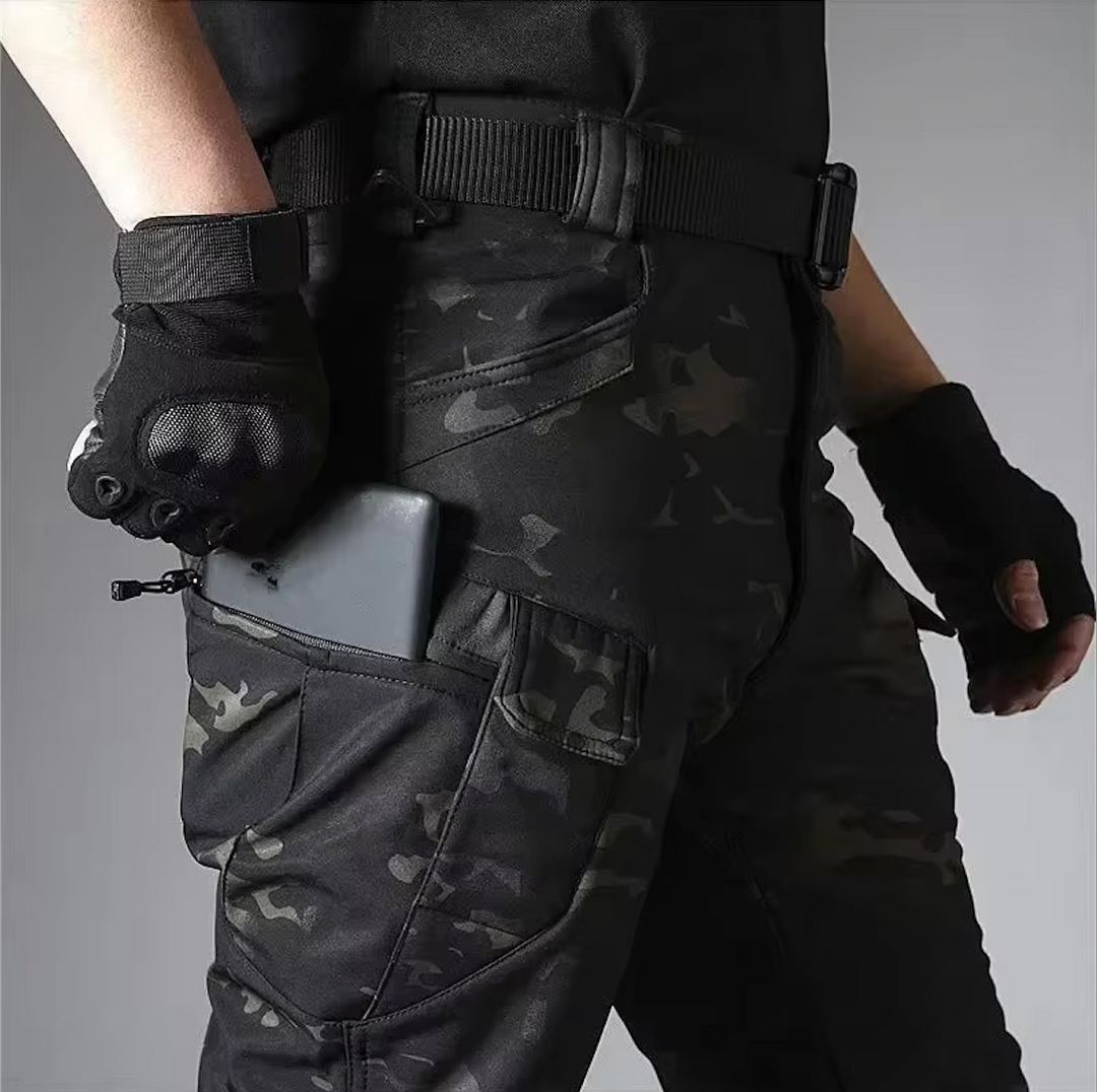 Durable men's outdoor set: waterproof jacket & tactical pants for challenging environments.