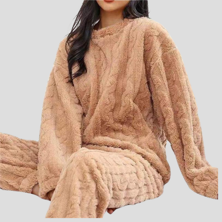 Luxurious plush fleece women's pajama set. Ultra-soft sleepwear & loungewear for ultimate comfort at home.