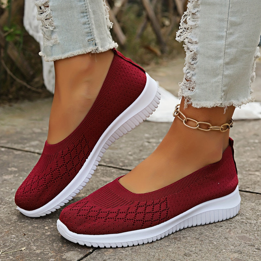 Fashionable women's slip-on shoes for on-the-go comfort. Easy-wear casual footwear, perfect for stylish everyday looks.