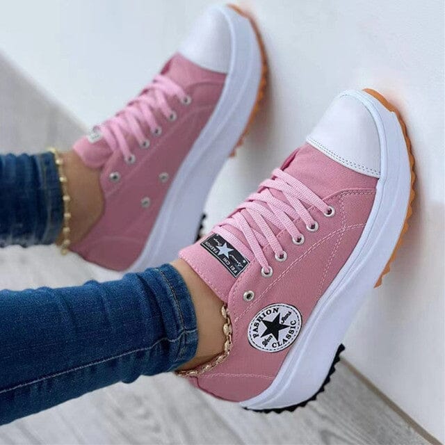 Fashionable women's chunky sole platform sneakers, offering versatile street style and all-day comfort.