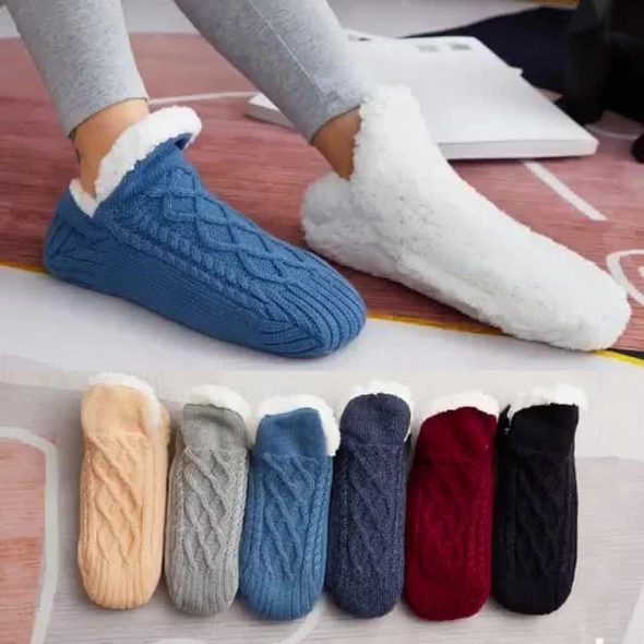 Unisex non-slip thermal socks with fleece, gray color, ideal for winter warmth, featuring silicone grips for stability.