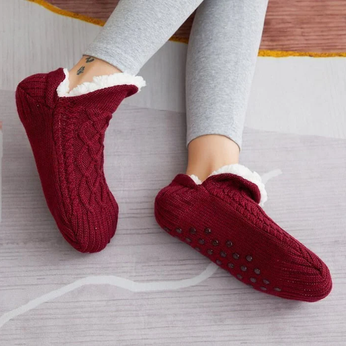 Unisex non-slip thermal socks with fleece, gray color, ideal for winter warmth, featuring silicone grips for stability.