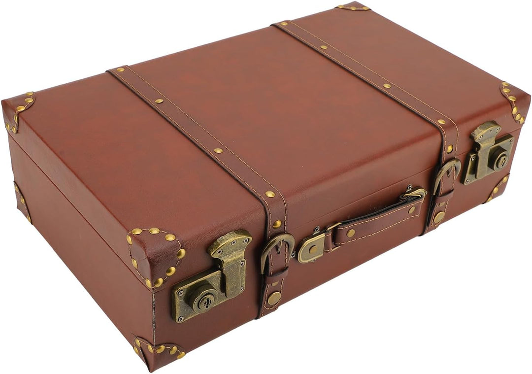 Secure unisex vintage leather overnight bag, ideal for weekend getaways & travel. Durable and classic.