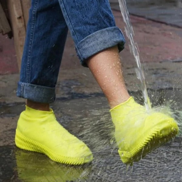 Unisex waterproof silicone shoe covers, non-slip for rain & mud protection.