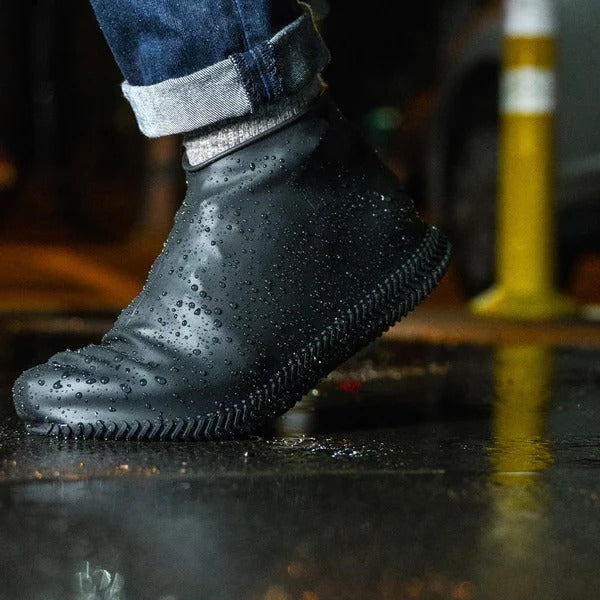 Waterproof non-slip shoe covers for outdoor use, protecting shoes from rain, mud, and dirt.