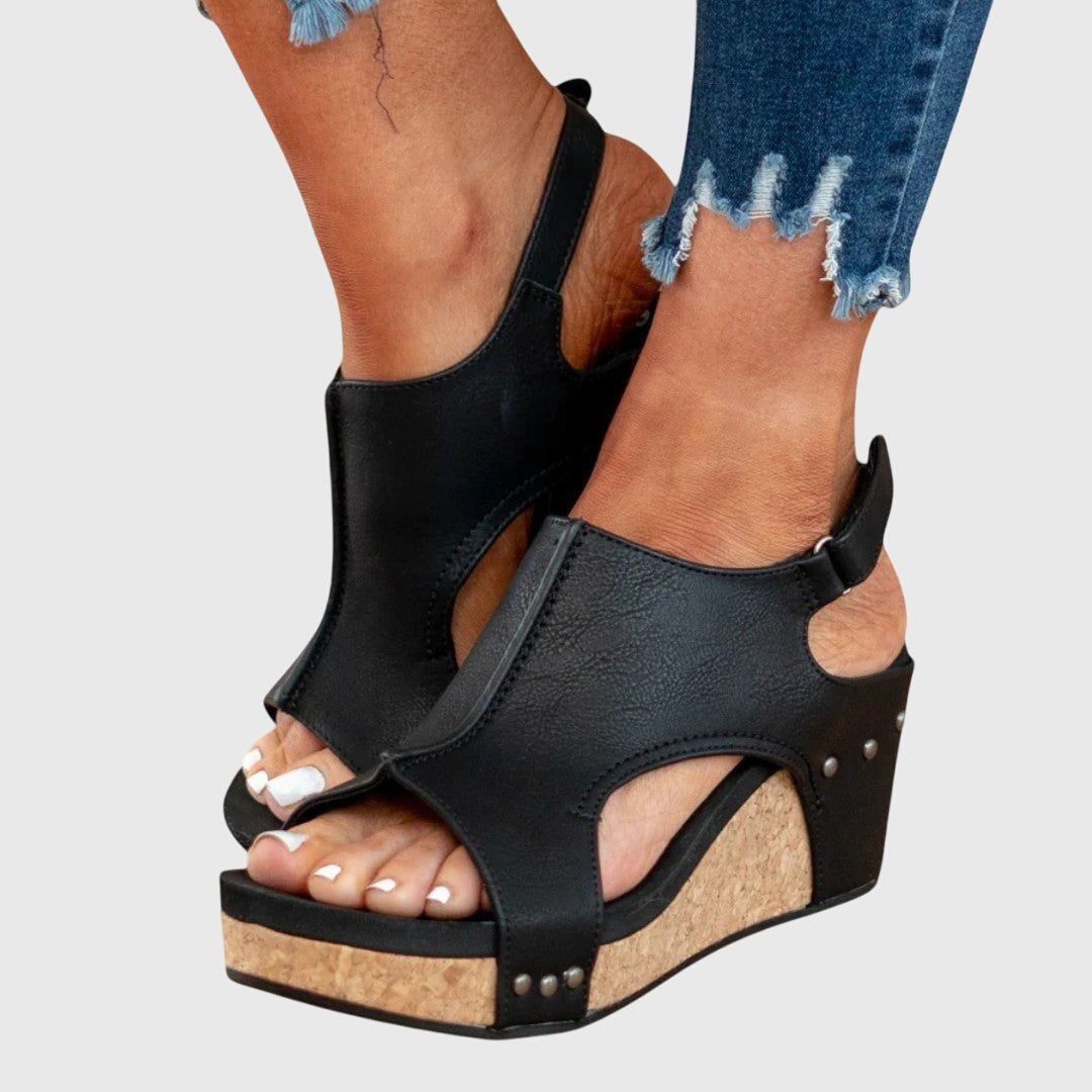Adela women's adjustable comfort sandals, ensuring a perfect fit with orthopedic arch support.