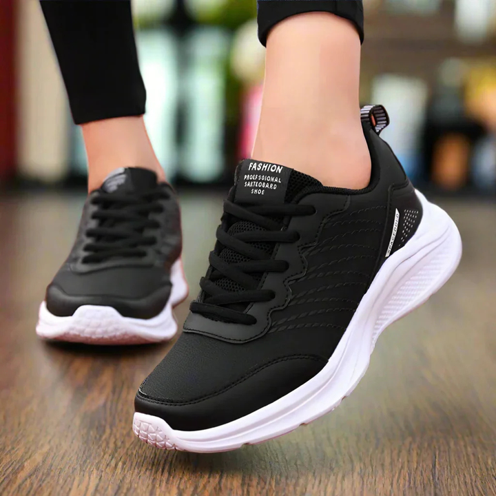 Durable women's non-slip work shoes, ideal for nurses, restaurant staff & kitchen professionals.
