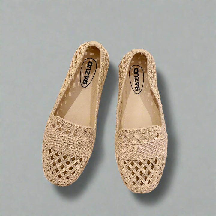 Stylish black women's slip-on flats, comfortable and versatile spring footwear