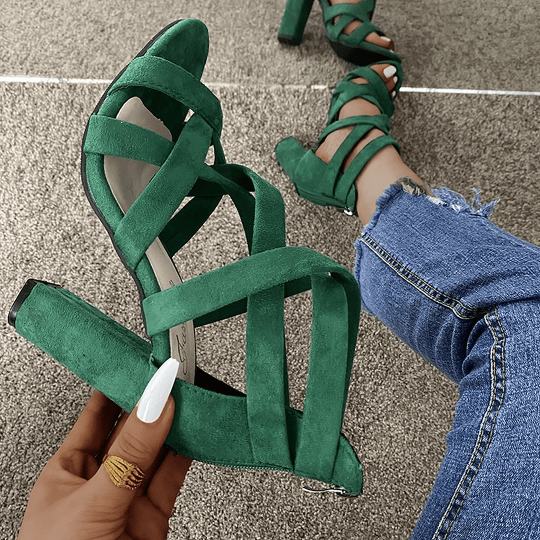 Fashion heels: women's chunky heel strappy sandals in black, ideal for parties and events.
