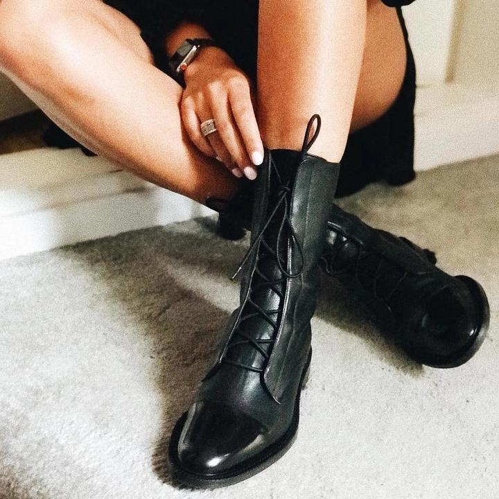 Women's everyday leather ankle boots, lace-up, featuring a comfortable and sturdy sole.