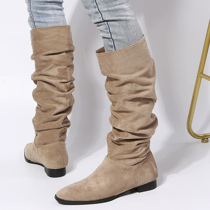 Stylish women's slouchy knee-high boots in brown, featuring a trendy block heel for casual outings.