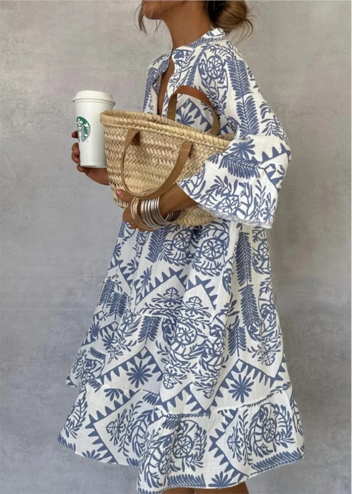 Comfortable oversized women's midi dress in a boho print, ideal as a casual summer dress with a relaxed, flowy silhouette.