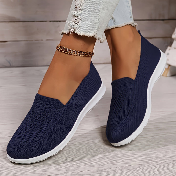Lightweight, breathable women's athleisure shoes, perfect for comfortable spring and summer walking.