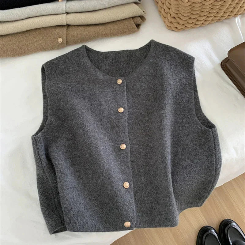 Women's button-up sleeveless casual vest, a versatile layering top for summer fashion