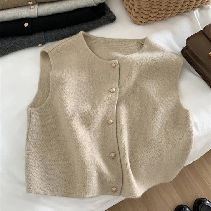 Wardrobe staple: women's button-up sleeveless vest, ideal for summer outfits and layering