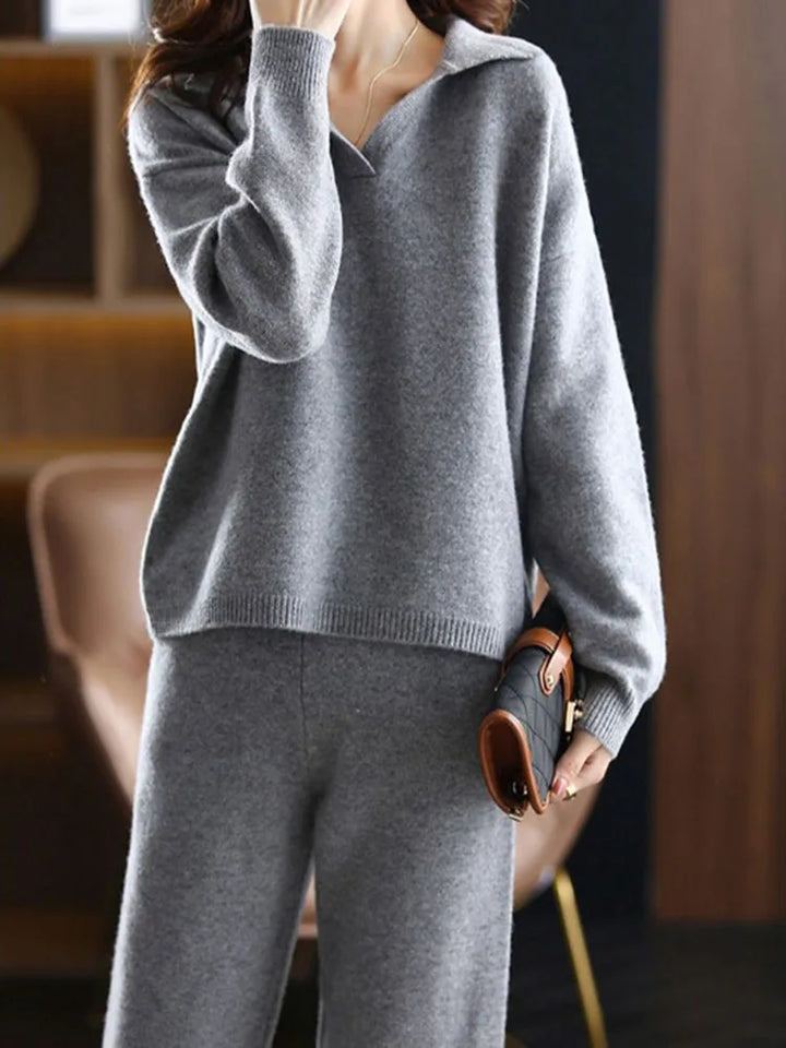 Detail photo of the elastic waistband on the women's knit harem pants for maximum comfort