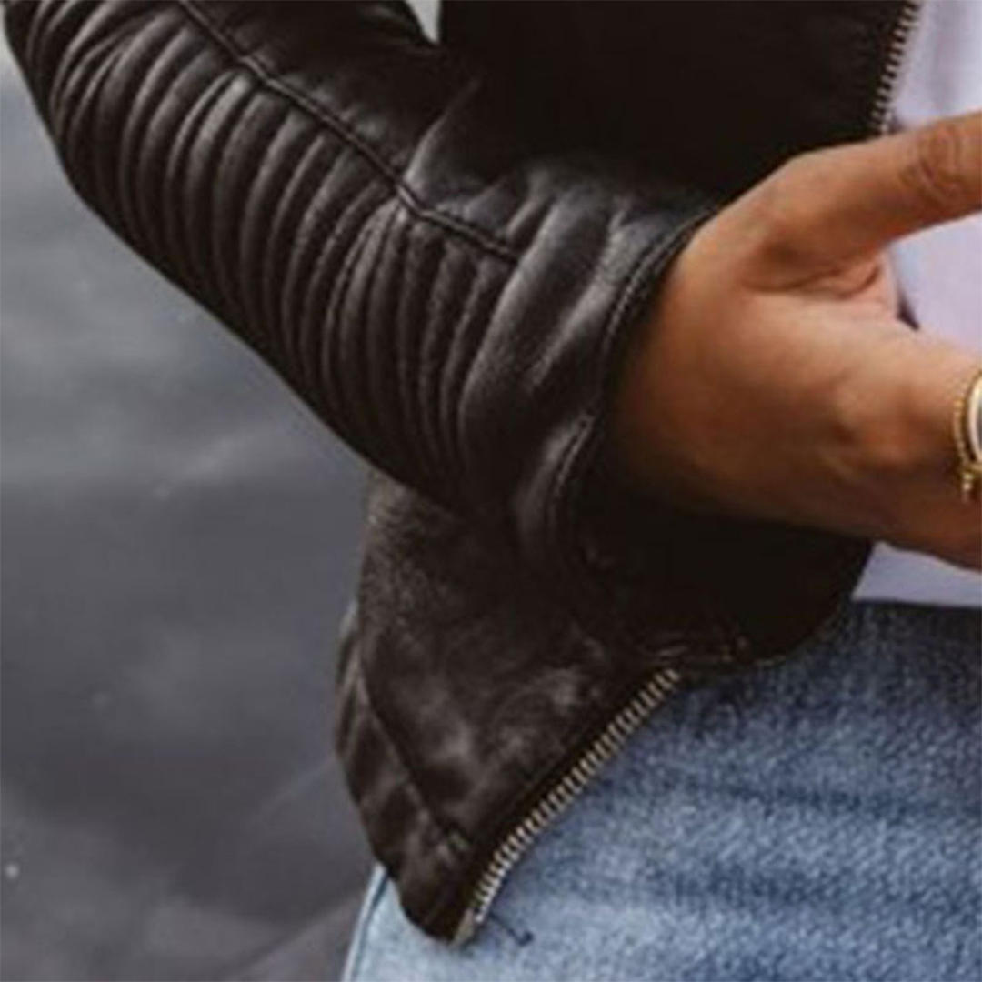 Everyday fashion: women's black zipper jacket in a classic biker style, versatile and chic