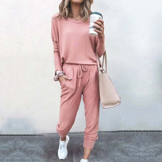Women's casual matching loungewear set, comfortable two-piece jogger outfit for relaxing at home