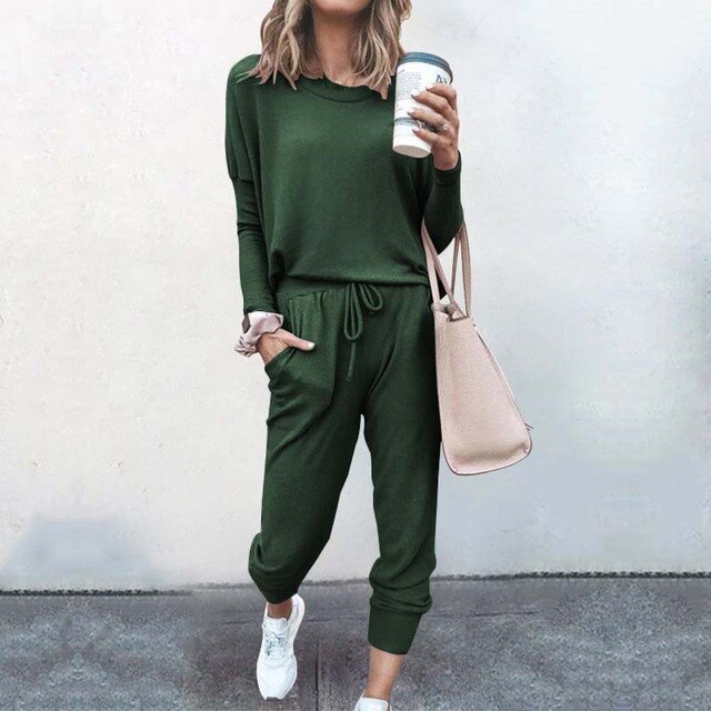 Women's matching pajama set, comfortable two-piece jogger outfit for ultimate relaxation