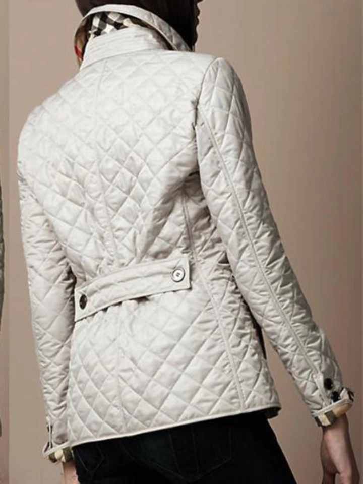 Elegant women's quilted jacket with a sophisticated turned-down collar. A stylish piece for casual everyday outerwear.
