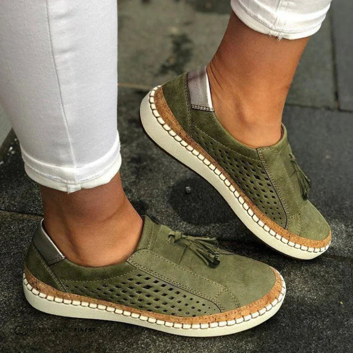 Women's casual slip-on loafers, perfect for everyday wear and comfortable spring fashion.