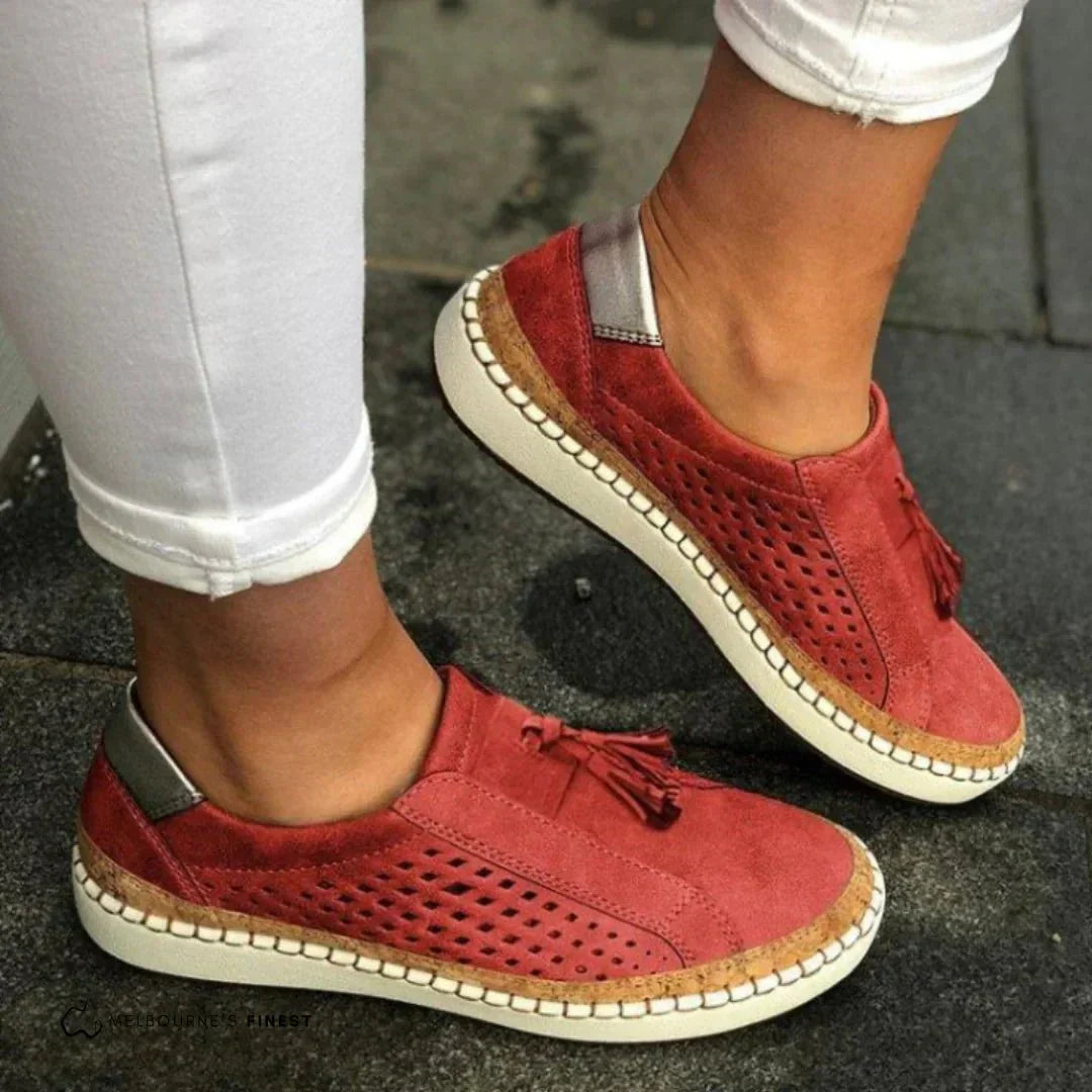 Soft women's loafers in a neutral color, ideal versatile shoes for various outfits.