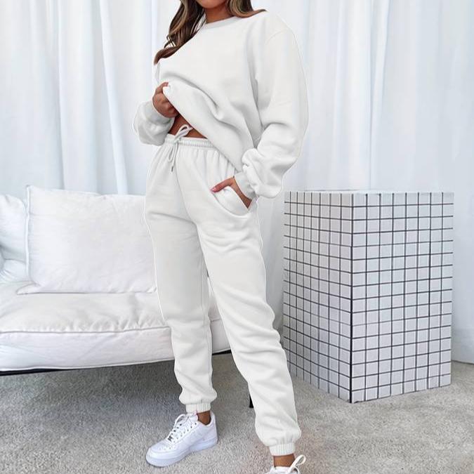 Comfortable women's matching set: casual sweatshirt and joggers for everyday wear.