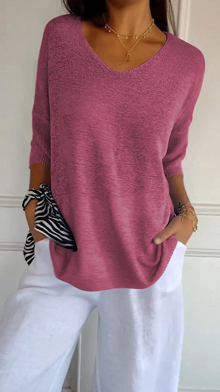 Effortless women's casual V-neck top, loose fit, three-quarter sleeve. Ideal for daily wear.