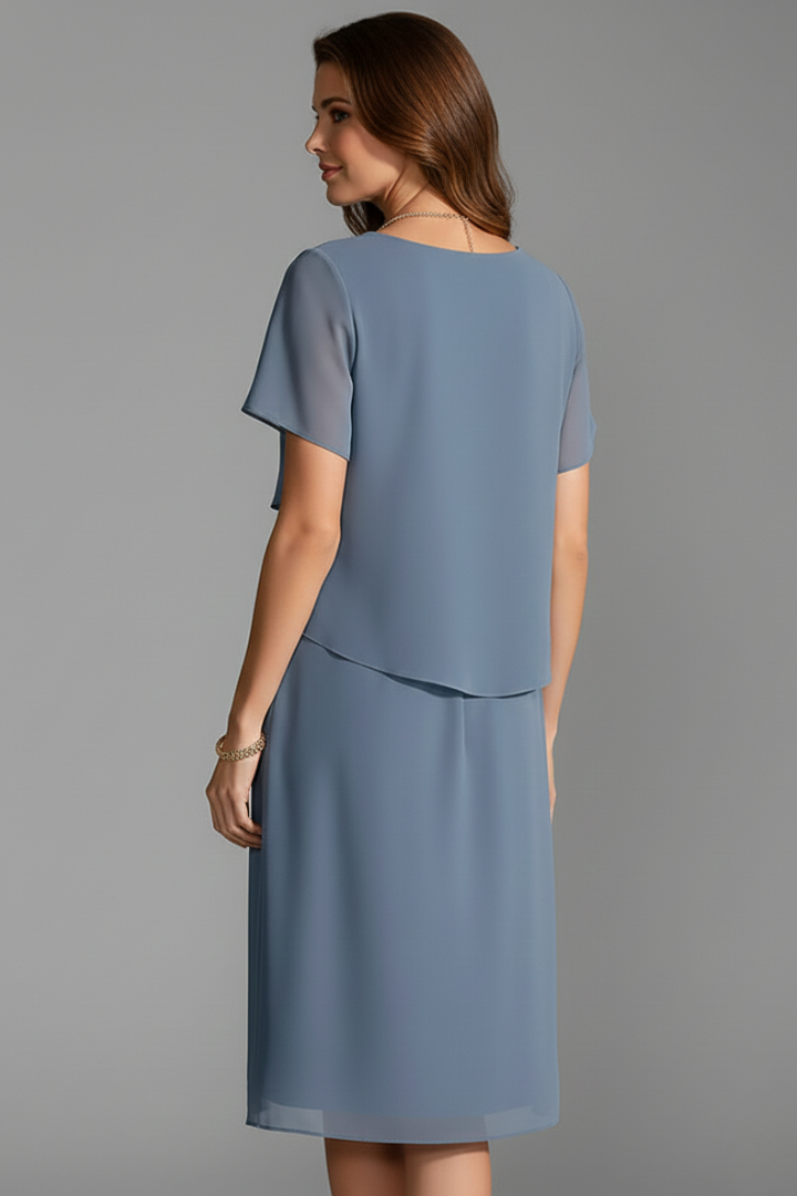 Chic women's short sleeve knee-length dress with a layered front, effortless style for spring and summer.