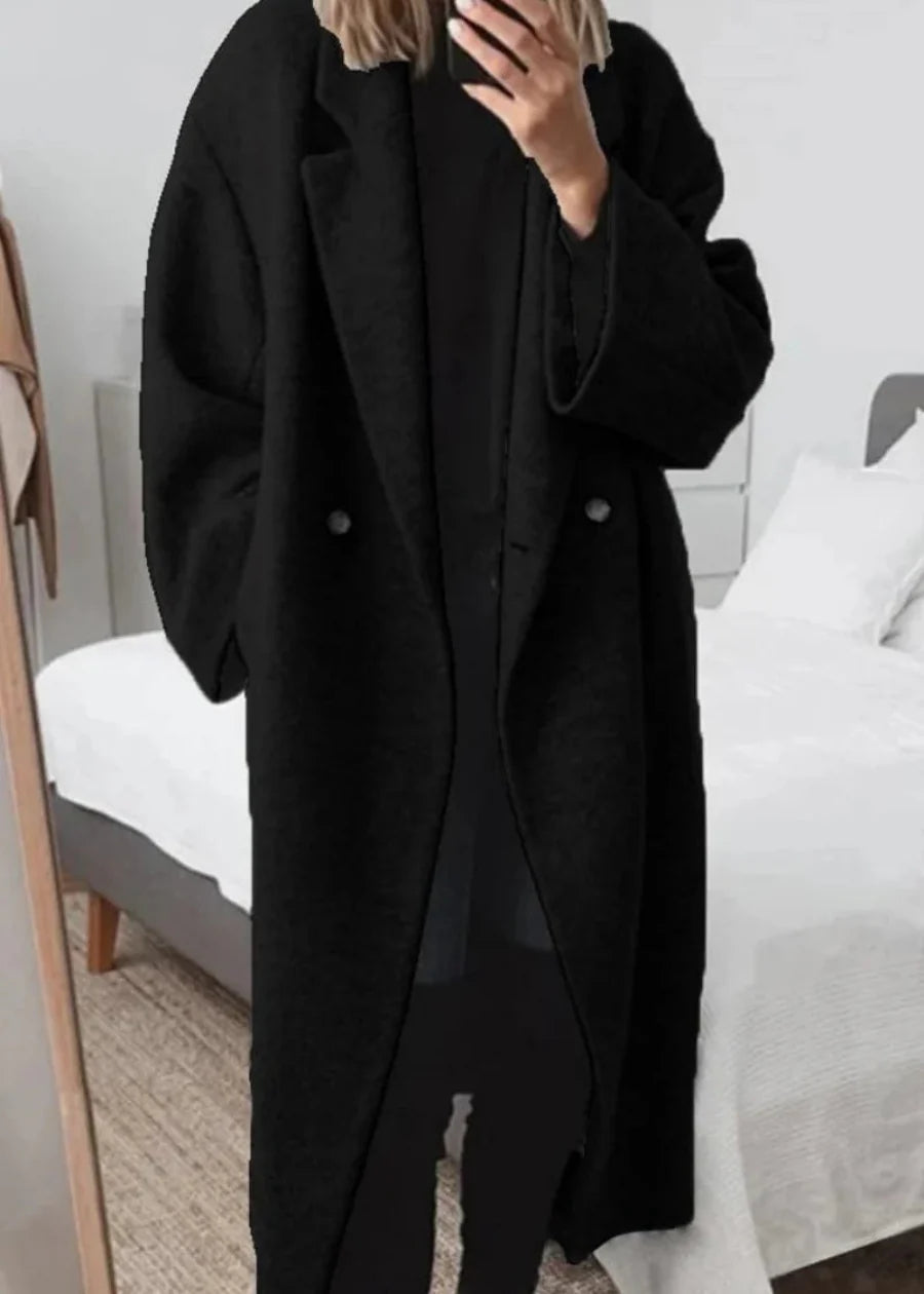 Effortless style with this women's oversized maxi coat. Chic outerwear for versatile winter fashion.