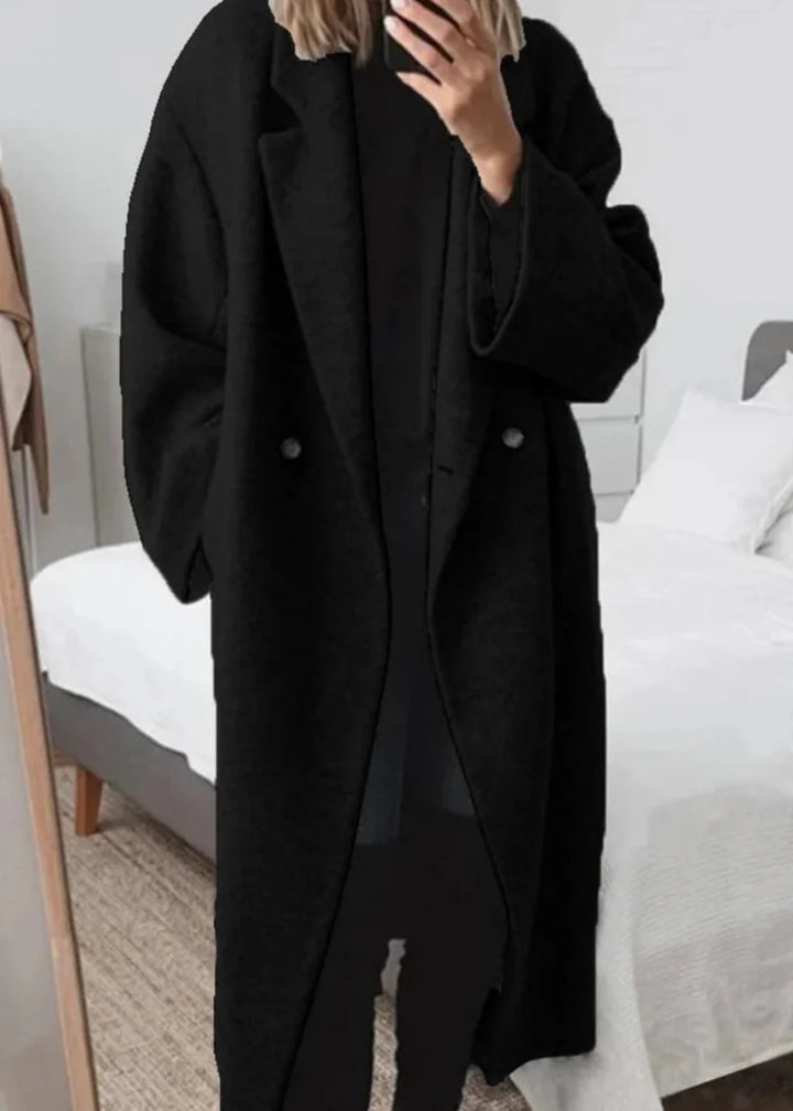 Effortless style with this women's oversized maxi coat. Chic outerwear for versatile winter fashion.