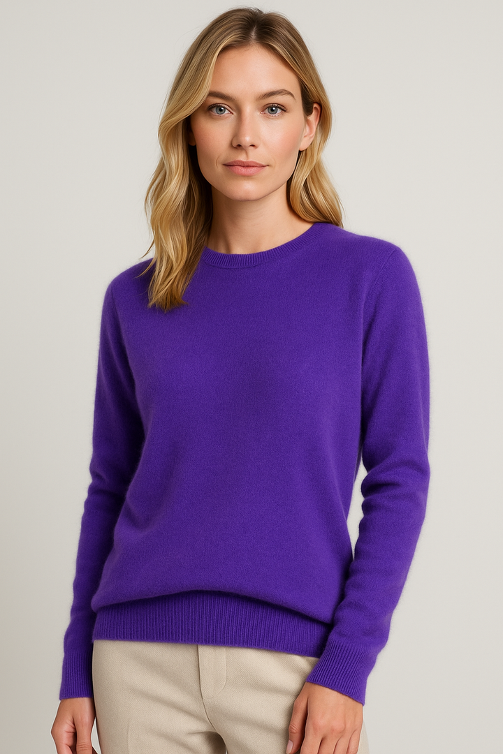 Versatile women's long sleeve crew neck sweater, perfect for casual elegant seasonal wear.