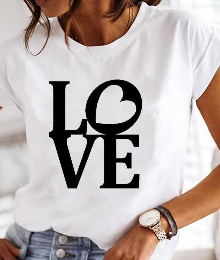 Basic women's crew neck summer t-shirt for casual wear, an essential everyday top.