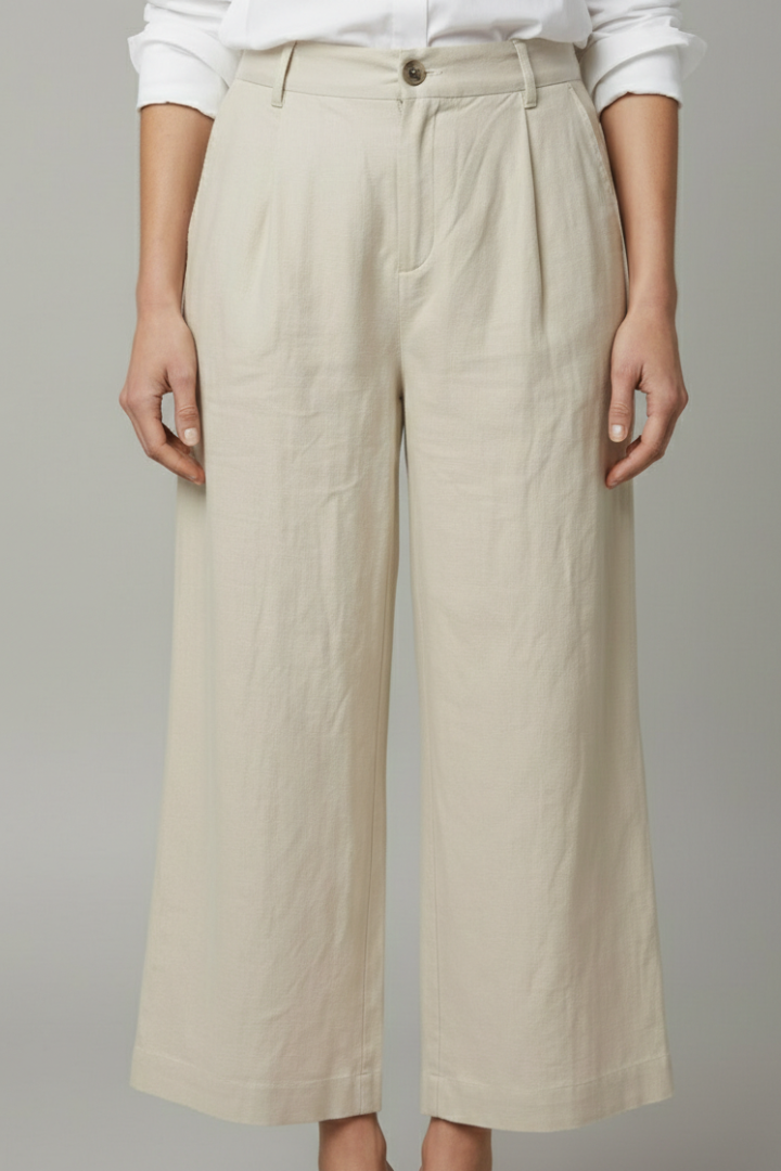Versatile women's ankle-length trousers, elastic waist, side pockets, tapered leg for daily wear.