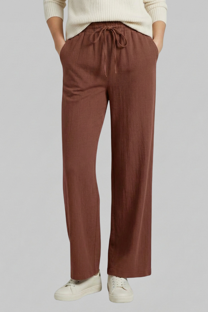 Modern women's casual trousers with elastic waist, side pockets & chic tapered ankle length.