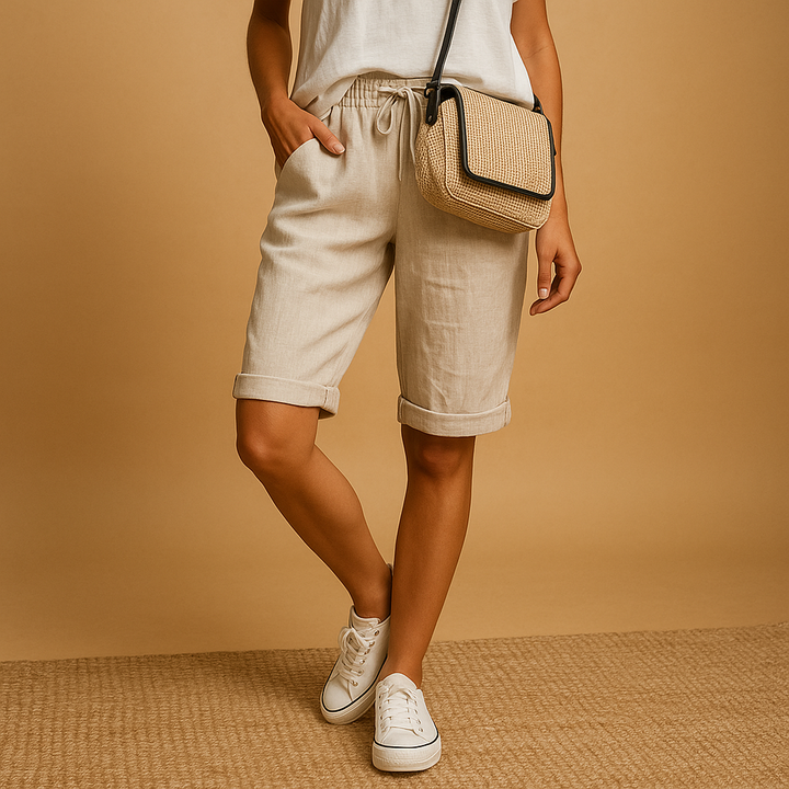 Soft, comfortable women's capri pants, relaxed fit with elastic waist. Ideal for everyday casual and leisure wear.