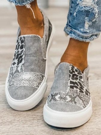 Women's comfortable leopard print slip-on shoes, canvas upper, stretch fit, casual everyday footwear