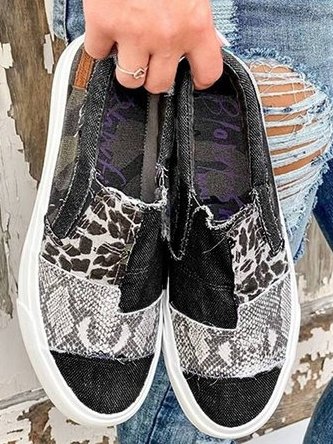Stylish women's slip-on shoes featuring a bold leopard print, designed for comfort and everyday use