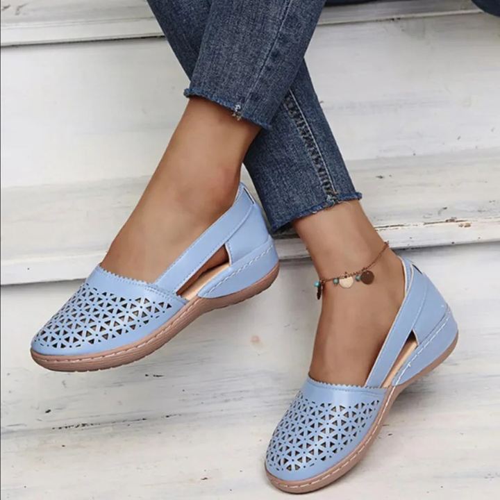 Women's comfortable orthopedic slip-on flats with arch support, ideal for everyday summer wear.