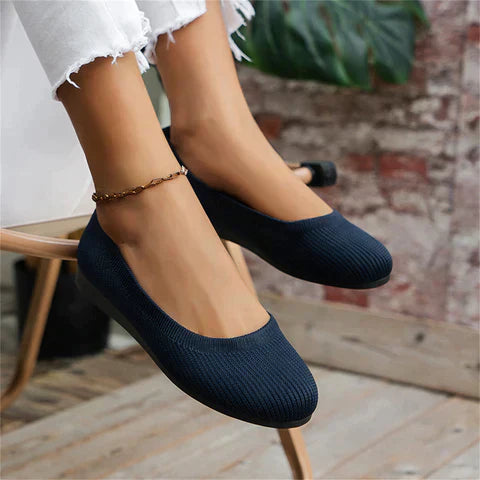 Stylish women's black ballet flats, ideal for everyday comfort and spring