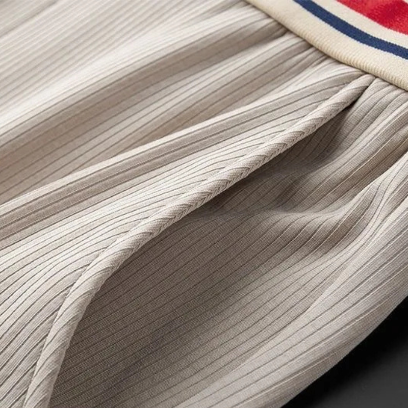 Cozy women's ribbed lounge pants, also suitable as comfortable athletic joggers. Everyday comfort & stretch.
