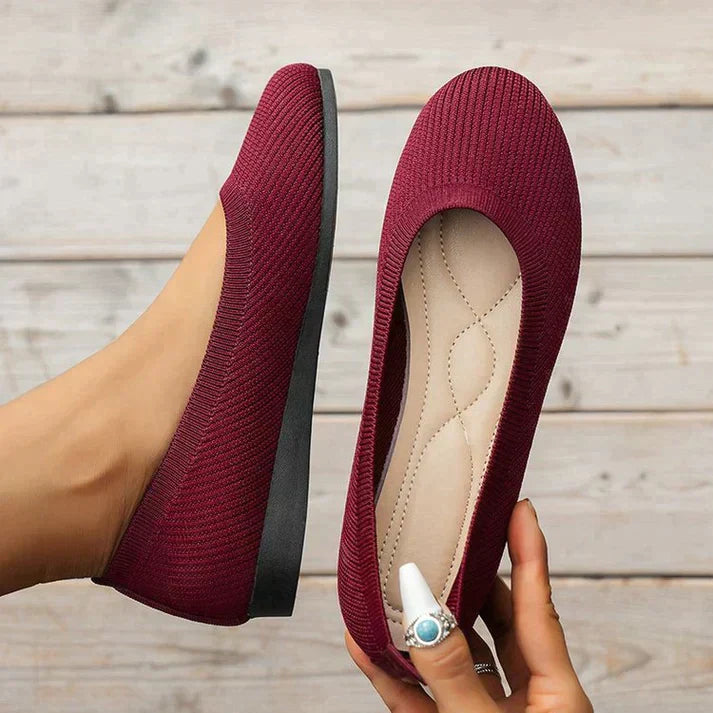 Soft, comfortable women's ballet flats, designed for easy slip-on & all-day wear.