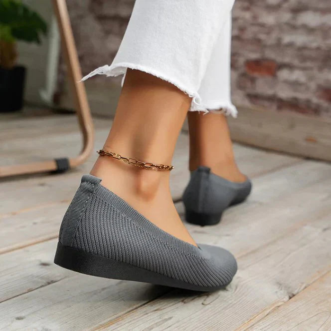 Versatile women's ballet flats, offering comfortable style for work, travel, or casual outings.