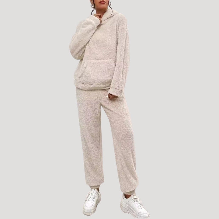 Cozy women's two-piece hooded lounge set, featuring a soft fabric, ideal for comfort and casual spring fashion.