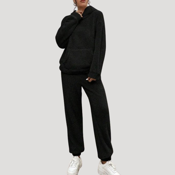 Elegant women's hooded lounge set, a comfortable and stylish two-piece outfit for everyday wear.