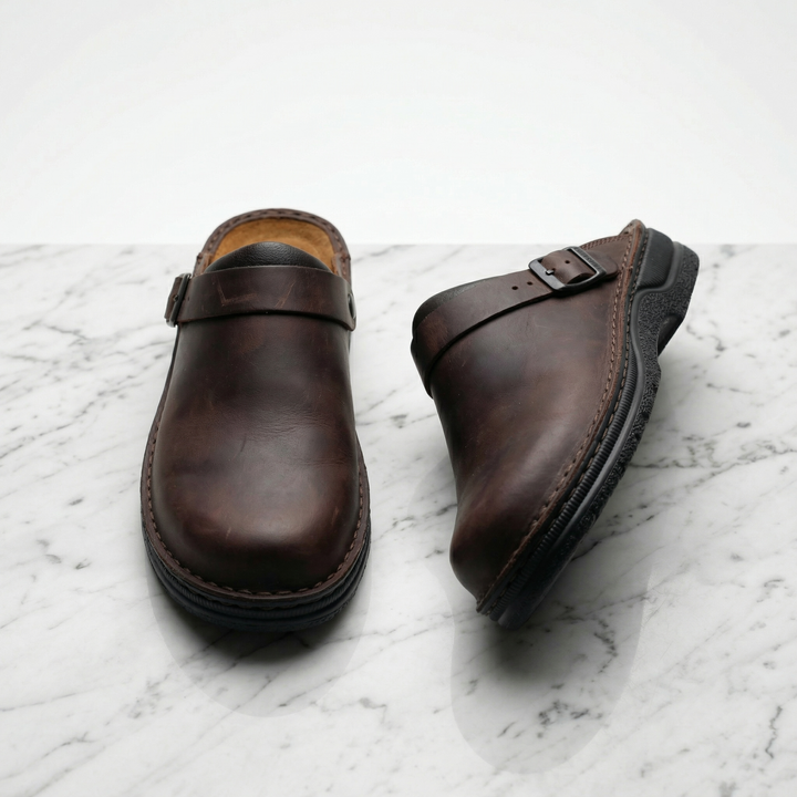 Women's cushioned slip-on clogs in brown, perfect for everyday comfort and casual wear.