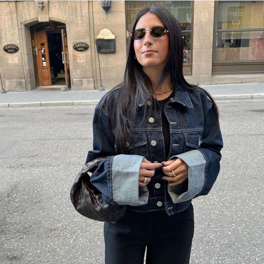 Versatile women's denim set, featuring a trendy cropped jacket and comfortable pants