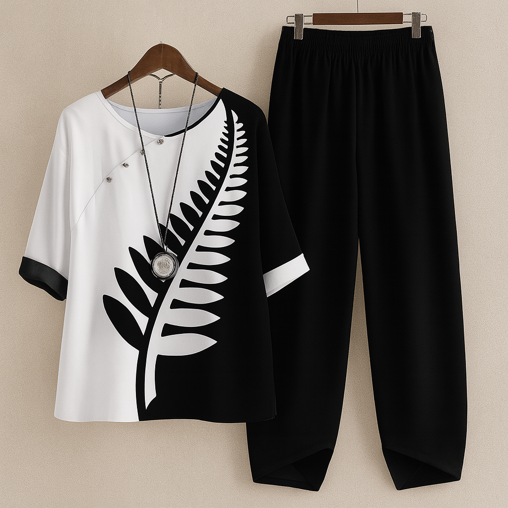Chic women's floral summer outfit: loose-fit blouse & comfortable pants set for an elegant look.