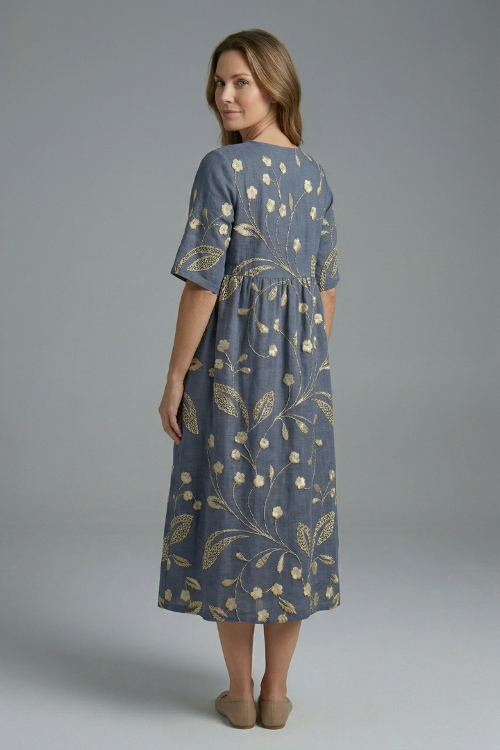 Stylish women's floral midi dress, perfect for spring events or a comfortable summer day. Elegant & casual.