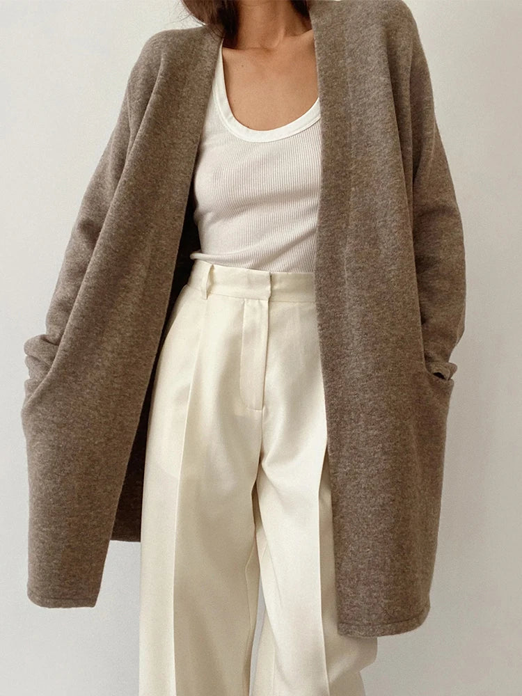 Versatile women's cardigan made from a luxurious merino blend, suitable for various occasions